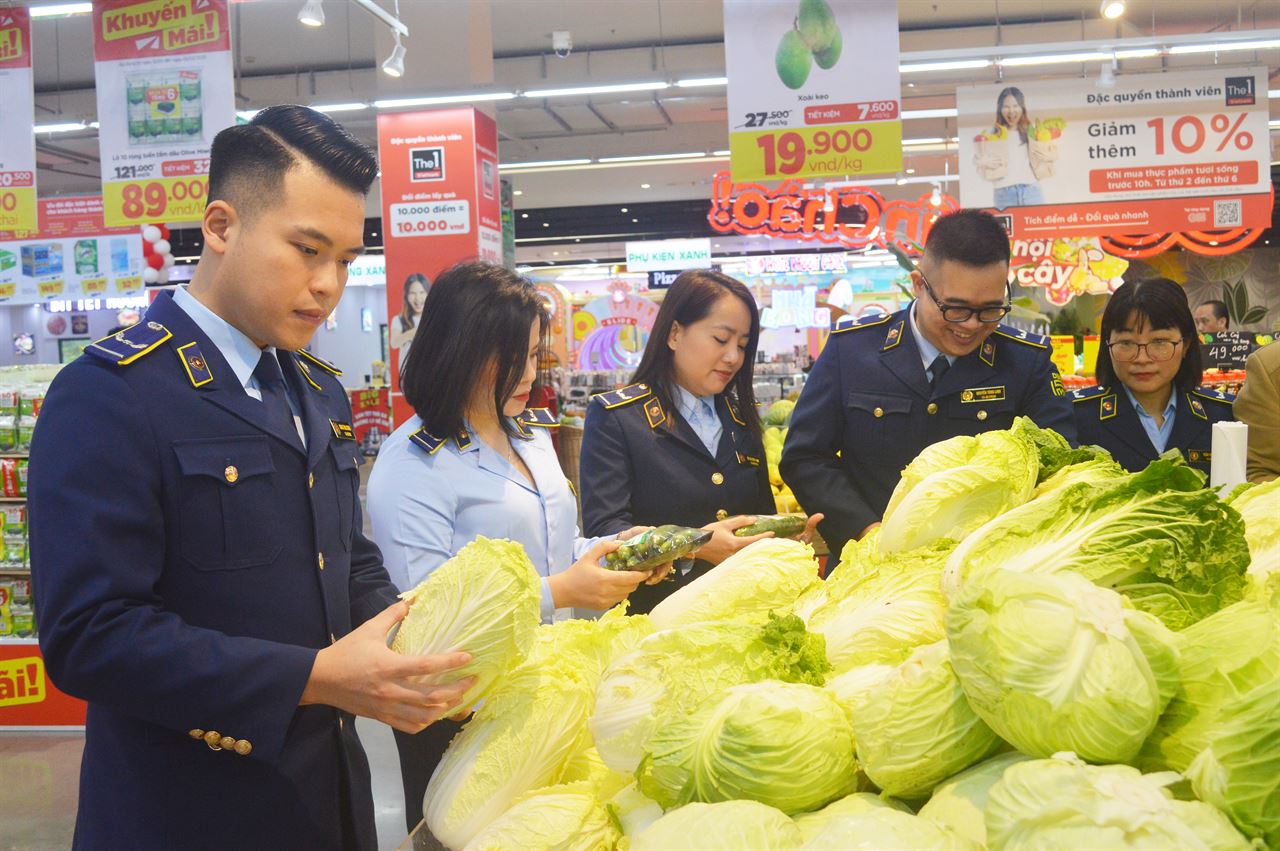 C&aacute;c cơ quan chức năng cần tăng cường quản l&yacute; Nh&agrave; nước đối với hoạt động sản xuất, kinh doanh v&agrave; gi&aacute;m s&aacute;t thị trường hỗ trợ bảo vệ quyền lợi người ti&ecirc;u d&ugrave;ng