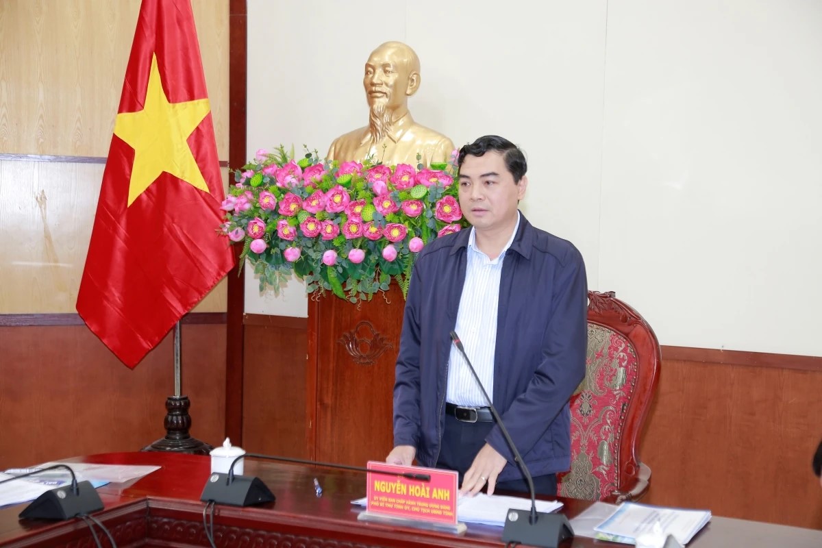 Chủ tịch UBND tỉnh Nguyễn Ho&agrave;i Anh ph&aacute;t biểu kết luận hội nghị.