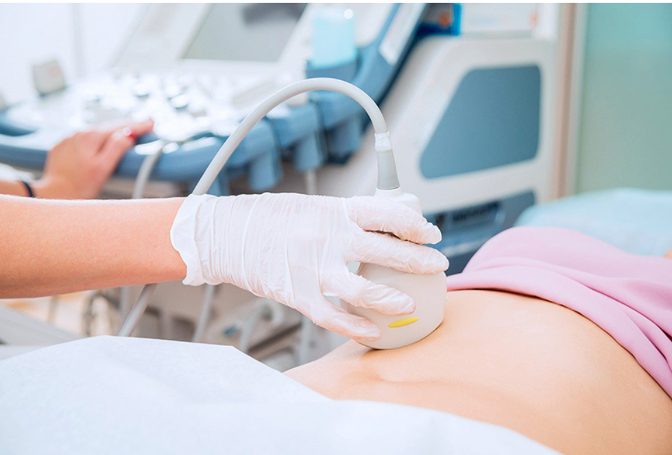 Khi bị kinh nguyệt kh&ocirc;ng đều k&eacute;o d&agrave;i, chị em n&ecirc;n thăm kh&aacute;m sức khỏe c&agrave;ng sớm c&agrave;ng tốt