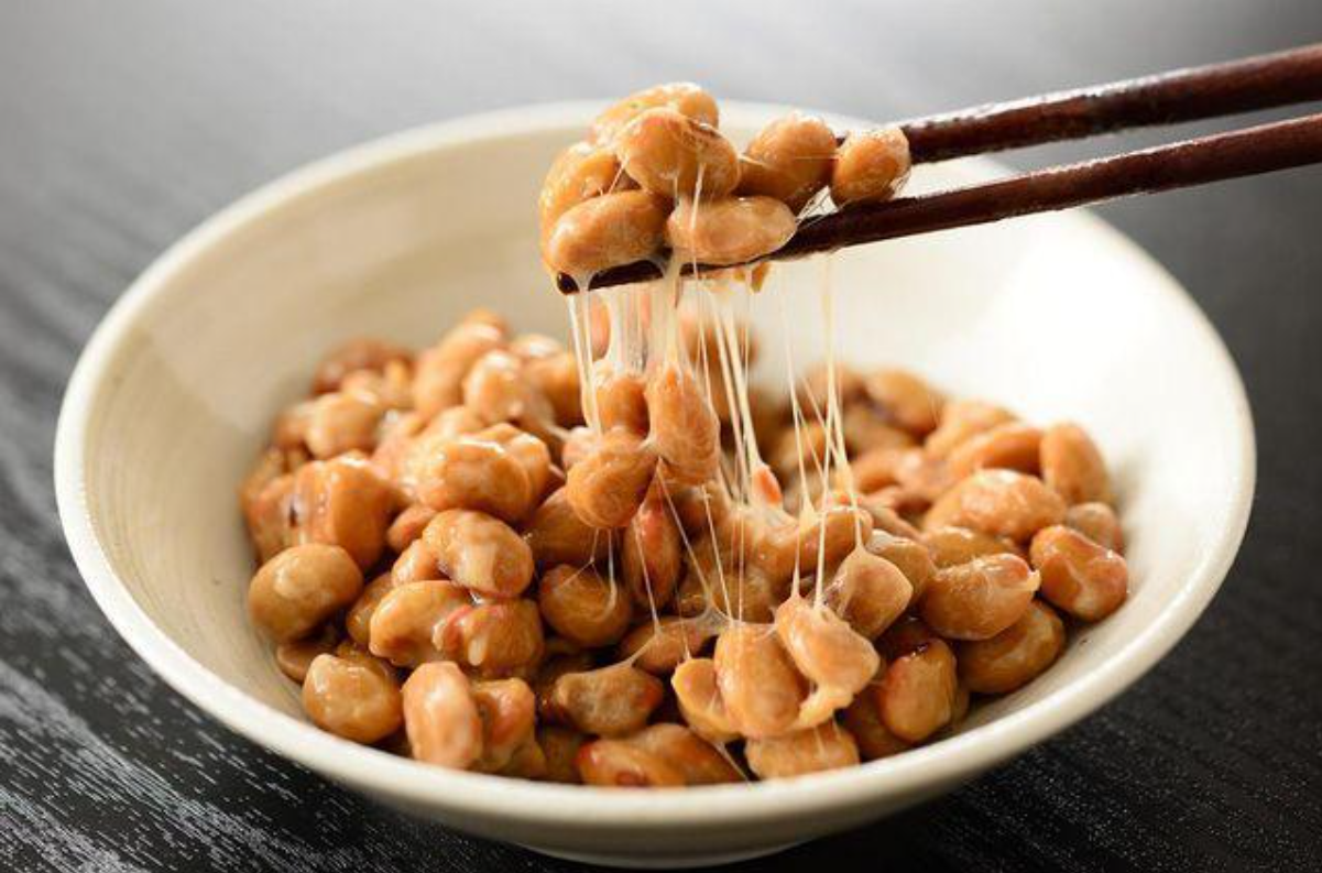 Sử dụng sản phẩm chứa nattokinase từ đậu tương l&ecirc;n men gi&uacute;p hỗ trợ phục hồi di chứng sau tai biến mạch m&aacute;u n&atilde;o