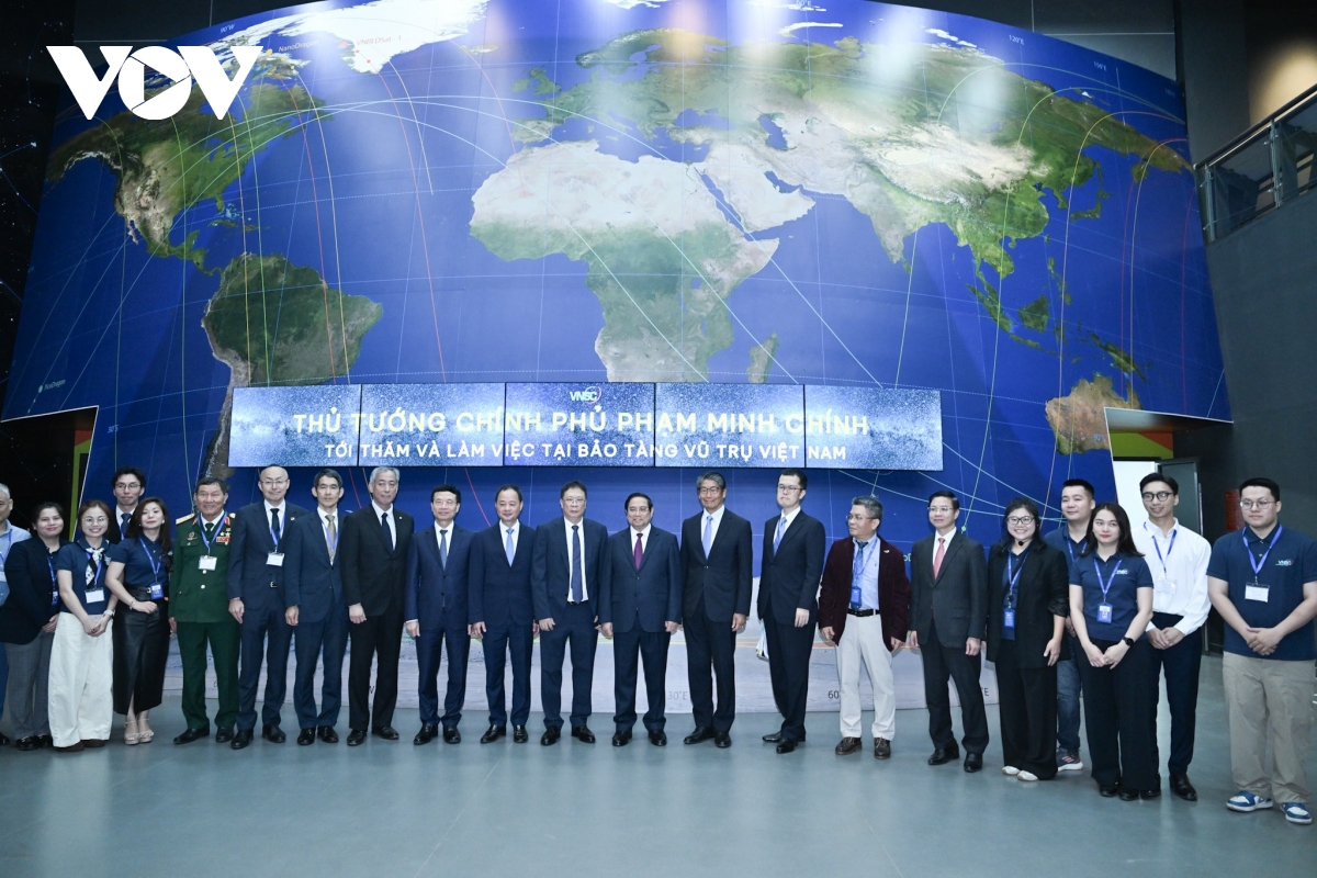 Thủ tướng: Phối hợp chặt chẽ để phóng vệ tinh LOTUSat-1 vào cuối năm 2027