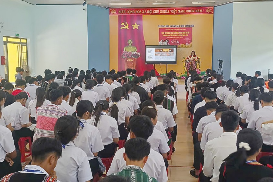 Trường THPT D&acirc;n tộc Nội tr&uacute; N&rsquo;Trang Lơng tổ chức tuy&ecirc;n truyền bầu cử cho học sinh