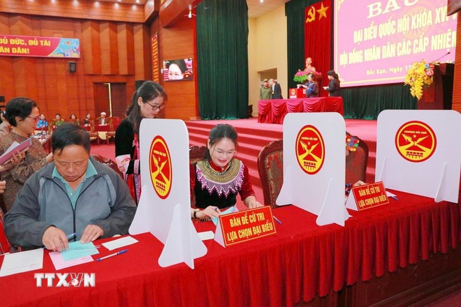 Diễn tập công tác bầu cử tại phường Bắc Kạn, tỉnh Thái Nguyên. (Ảnh: Hoàng Nguyên/TTXVN) Diễn tập công tác bầu cử tại phường Bắc Kạn, tỉnh Thái Nguyên. (Ảnh: Hoàng Nguyên/TTXVN)