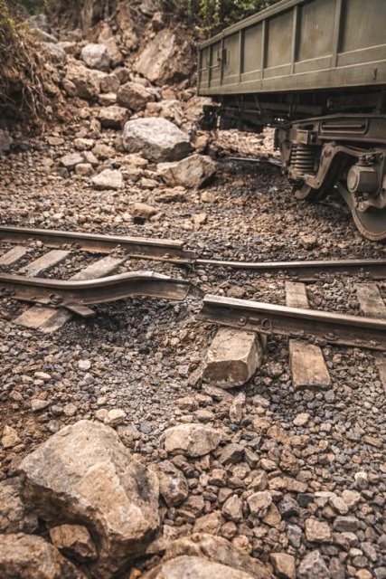 Đường sắt Bắc Nam gi&aacute;n đoạn, rất may kh&ocirc;ng c&oacute; thiệt hại về người.