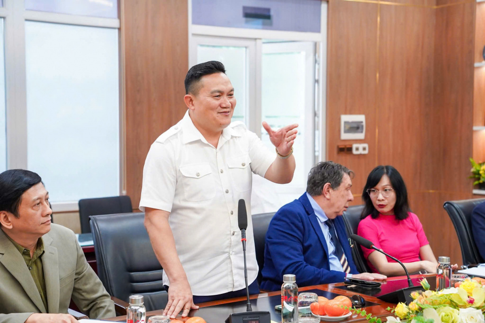 &Ocirc;ng L&ecirc; Quang Trung, Ph&oacute; Tổng Gi&aacute;m đốc VIMC, nhấn mạnh tinh thần triển khai c&ocirc;ng việc theo nguy&ecirc;n tắc &ldquo;5 r&otilde;&rdquo;: r&otilde; người, r&otilde; việc, r&otilde; tr&aacute;ch nhiệm, r&otilde; thời gian v&agrave; r&otilde; kết quả tại buổi l&agrave;m việc với DRC