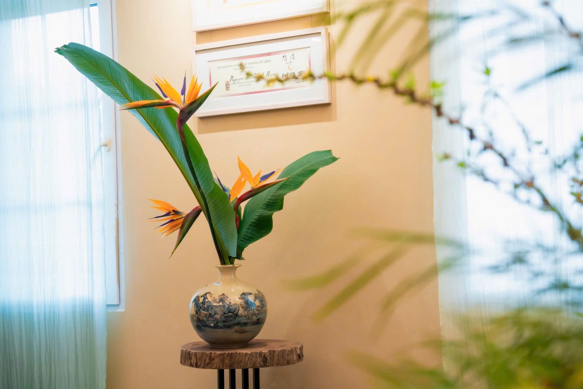 C&aacute;c t&aacute;c phẩm nghệ thuật hoa Ikebana được nghệ nh&acirc;n Nguyễn Thanh Hiền trưng b&agrave;y tại triển l&atilde;m &ldquo;H&ograve;a&rdquo;.