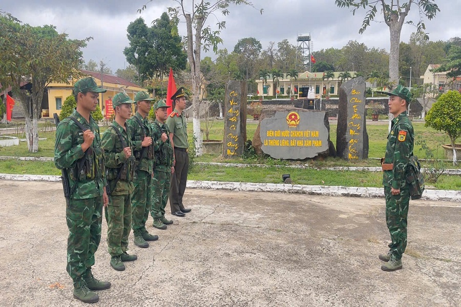 Ngay sau khi thực hiện nghĩa vụ của c&ocirc;ng d&acirc;n, c&aacute;n bộ, chiến sĩ 5 khu vực bỏ phiếu sớm đ&atilde; l&ecirc;n đường thực hiện bảo vệ an ninh, trật tự cho cuộc bầu cử đại biểu Quốc hội v&agrave; HĐND c&aacute;c cấp