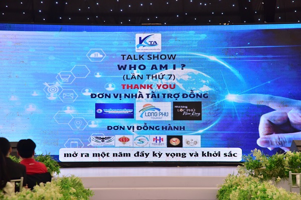 Đại biểu xem video clip giới thiệu c&aacute;c kỳ sự kiện 