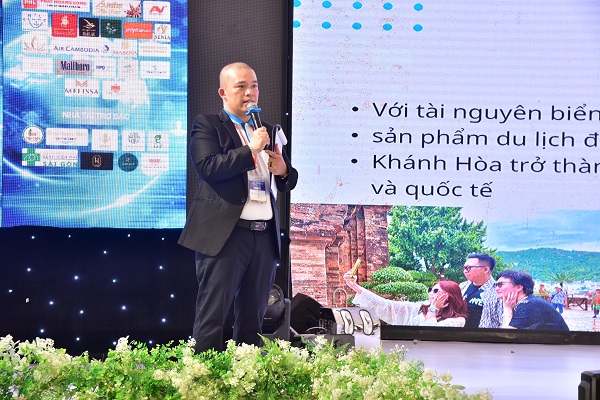 &Ocirc;ng Nguyễn Phi Hồng Nguy&ecirc;n- Chi hội ph&oacute; Chi hội Lữ h&agrave;nh Kh&aacute;nh H&ograve;a giới thiệu về kh&ocirc;ng gian ph&aacute;t triển du lịch Kh&aacute;nh H&ograve;a 2026 v&agrave; định hướng li&ecirc;n kết v&ugrave;ng.