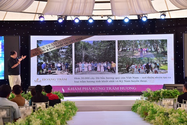 Đại diện doanh nghiệp Ho&agrave;ng Trầm ph&aacute;t biểu giới thiệu về hoạt động của doanh nghiệp