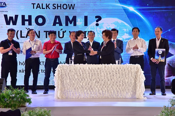 K&yacute; kết giữa Chi hội Kh&aacute;ch sạn Kh&aacute;nh H&ograve;a v&agrave; c&aacute;c chi hội lữ h&agrave;nh to&agrave;n quốc