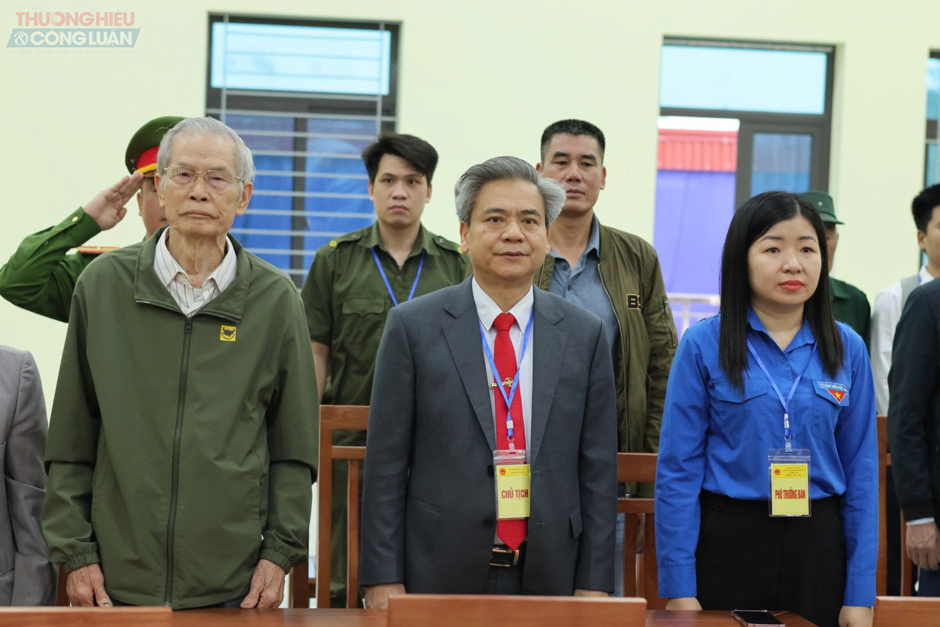 Sáng ngày 15/3/2026, trong không khí phấn khởi của Ngày hội toàn dân, đồng chí Nguyễn Văn Dũng – Phó Bí thư Đảng ủy, Chủ tịch UBND xã Việt Yên đã dự khai mạc và thực hiện quyền, nghĩa vụ công dân tại khu vực bỏ phiếu Nhà Văn hóa thôn Từ Hồ trong cuộc bầu cử đại biểu Quốc hội khóa XVI và đại biểu Hội đồng nhân dân các cấp nhiệm kỳ 2026 – 2031. Sáng ngày 15/3/2026, trong không khí phấn khởi của Ngày hội toàn dân, đồng chí Nguyễn Văn Dũng – Phó Bí thư Đảng ủy, Chủ tịch UBND xã Việt Yên đã dự khai mạc và thực hiện quyền, nghĩa vụ công dân tại khu vực bỏ phiếu Nhà Văn hóa thôn Từ Hồ trong cuộc bầu cử đại biểu Quốc hội khóa XVI và đại biểu Hội đồng nhân dân các cấp nhiệm kỳ 2026 – 2031.