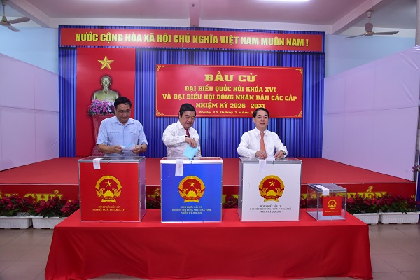 Khánh Hòa: Ông Nghiêm Xuân Thành - UVBCH Trung ương Đảng, Bí Thư Tỉnh ủy thực hiện bầu cử