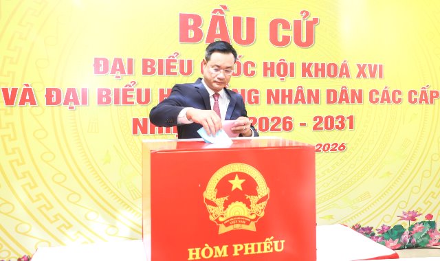 B&iacute; thư Th&agrave;nh ủy Đ&agrave; Nẵng L&ecirc; Ngọc Quang tiến h&agrave;nh bỏ phiếu.