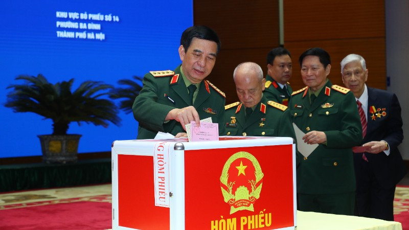 Lãnh đạo Bộ Quốc phòng bỏ phiếu bầu cử