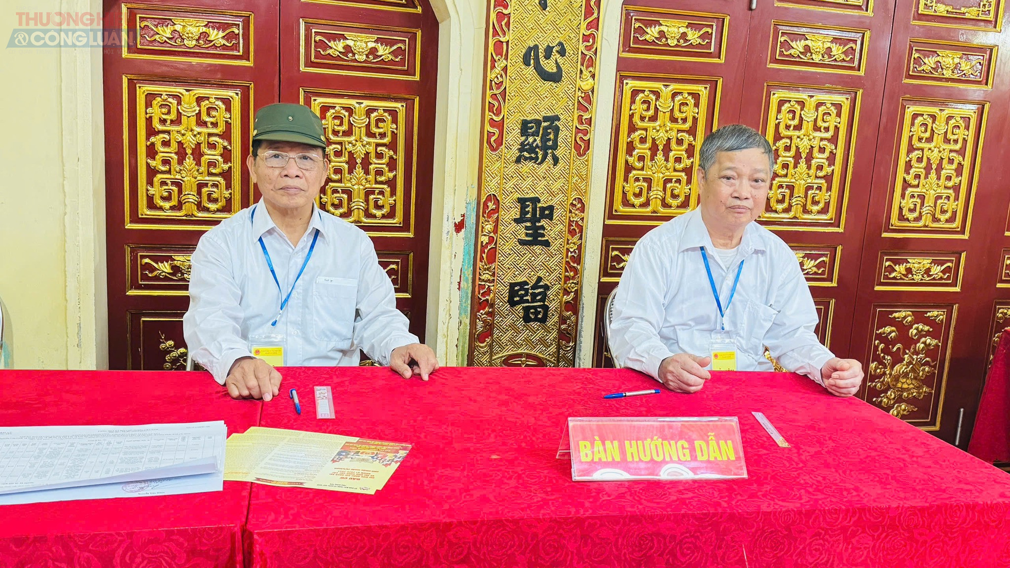 Trong không khí hân hoan của ngày hội non sông, mỗi lá phiếu được cử tri gửi gắm niềm tin vào tương lai của đất nước. Trong không khí hân hoan của ngày hội non sông, mỗi lá phiếu được cử tri gửi gắm niềm tin vào tương lai của đất nước.