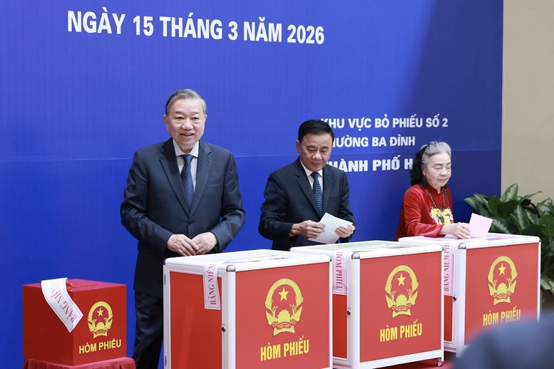 Tổng B&iacute; thư T&ocirc; L&acirc;m thực hiện quyền v&agrave; nghĩa vụ c&ocirc;ng d&acirc;n - Ảnh: VGP/Nhật Bắc