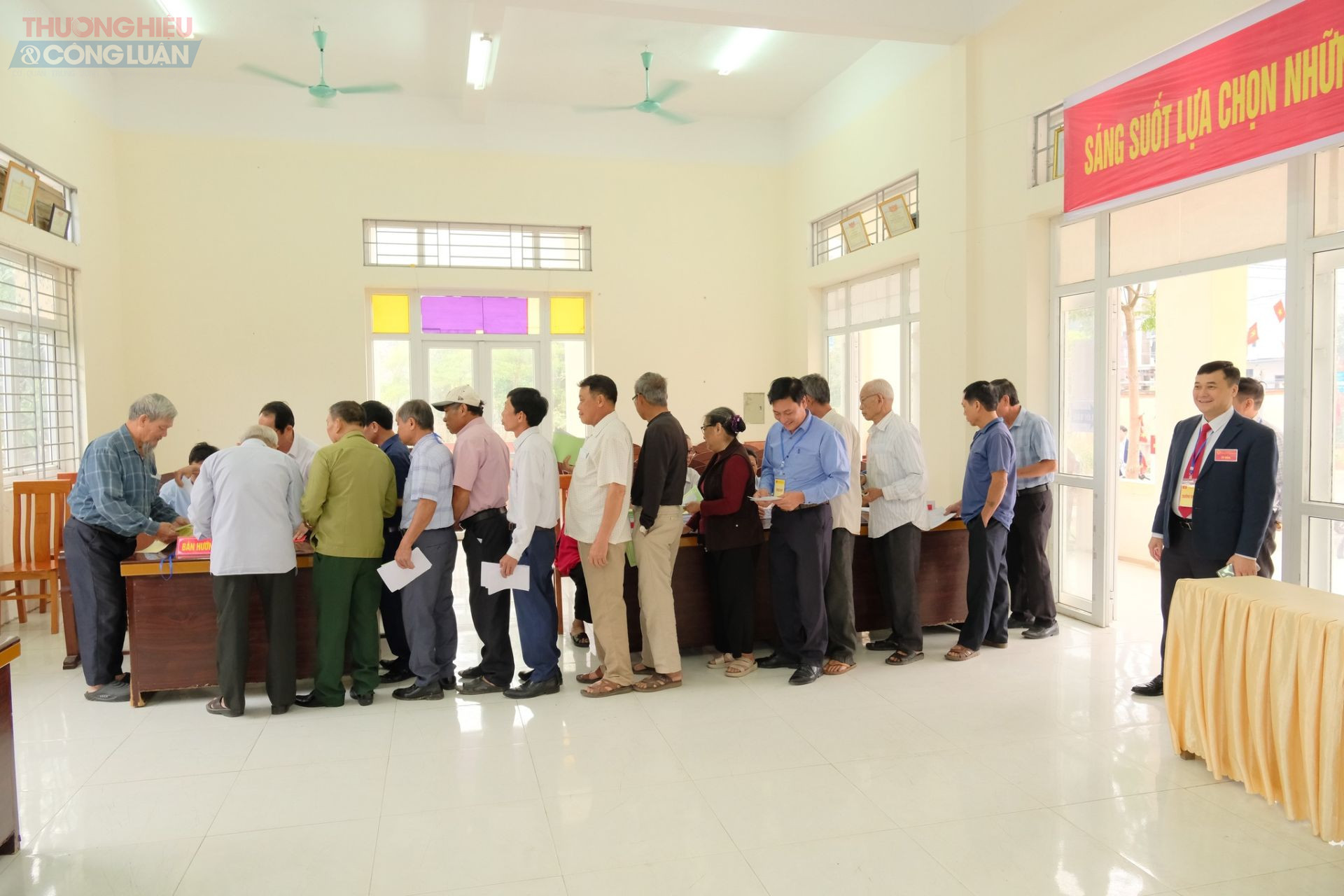 Sau sáp nhập, tỉnh Hưng Yên có hơn 2,5 triệu cử tri sẽ tham gia thực hiện nghĩa vụ công dân, để lựa chọn được người đủ tài, đức, sức, đại diện cho ý chí nguyện vọng của nhân dân trong lãnh đạo điều hành đất nước, địa phương. Sau sáp nhập, tỉnh Hưng Yên có hơn 2,5 triệu cử tri sẽ tham gia thực hiện nghĩa vụ công dân, để lựa chọn được người đủ tài, đức, sức, đại diện cho ý chí nguyện vọng của nhân dân trong lãnh đạo điều hành đất nước, địa phương.