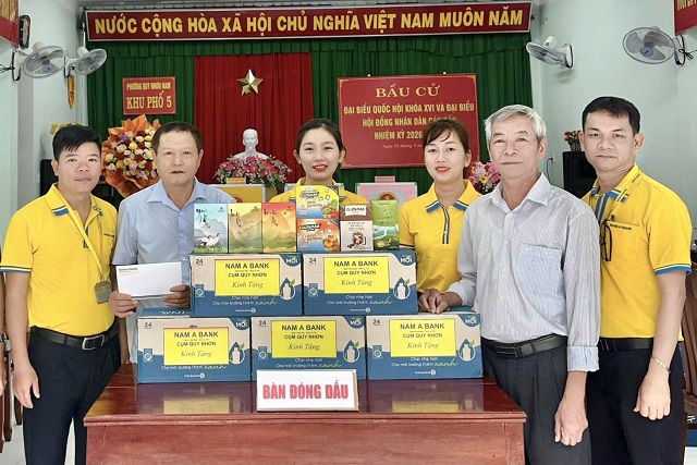 Ngân hàng TMCP Nam Á – Chi nhánh Quy Nhơn hỗ trợ nước uống phục vụ cử tri đi bầu cử. Ngân hàng TMCP Nam Á – Chi nhánh Quy Nhơn hỗ trợ nước uống phục vụ cử tri đi bầu cử.