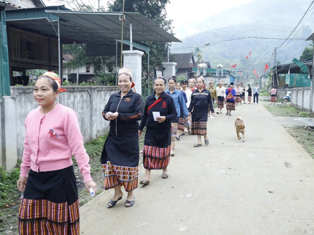 Không khí “Ngày hội non sông” rộn ràng tại các khu vực bỏ phiếu ở Nghệ An. Không khí “Ngày hội non sông” rộn ràng tại các khu vực bỏ phiếu ở Nghệ An.