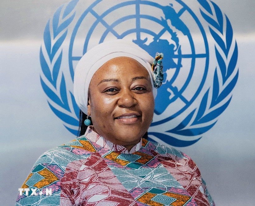 Bà Caroline Nyamayemombe, Trưởng Đại diện Cơ quan Liên hợp quốc về Bình đẳng giới và Trao quyền cho Phụ nữ (UN Women) tại Việt Nam trả lời phỏng vấn của phóng viên TTXVN. (Ảnh: TTXVN phát) Bà Caroline Nyamayemombe, Trưởng Đại diện Cơ quan Liên hợp quốc về Bình đẳng giới và Trao quyền cho Phụ nữ (UN Women) tại Việt Nam trả lời phỏng vấn của phóng viên TTXVN. (Ảnh: TTXVN phát)