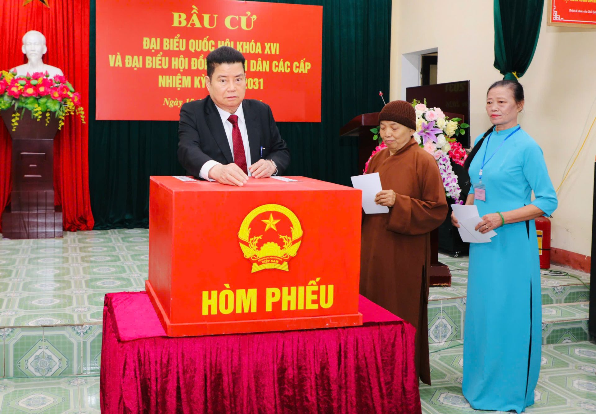 Cử tri Ninh Bình nô nức dự Ngày hội bầu cử tại 2.536 khu vực bỏ phiếu