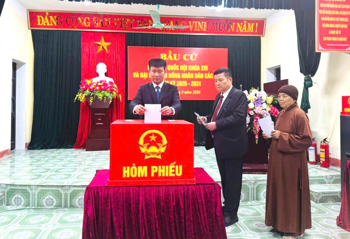 Bí thư Tỉnh ủy Ninh Bình dự khai mạc bầu cử tại phường Hoa Lư