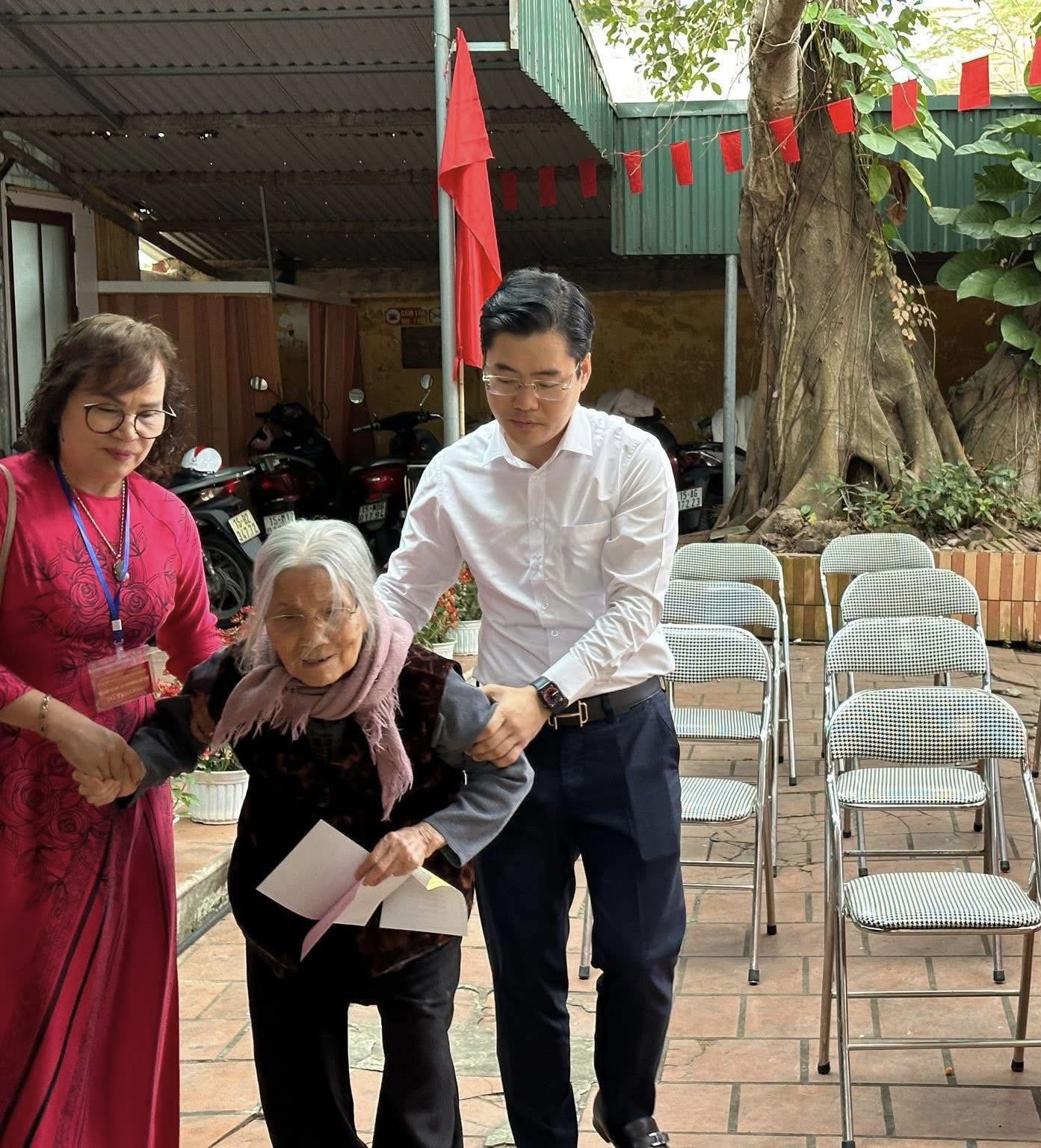 Những hình ảnh đẹp trong ngày hội bầu cử tại thành phố Hải Phòng