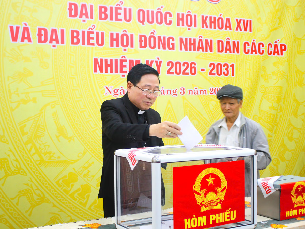 Hưng Yên: Cử tri Tòa Giám mục Giáo phận Thái Bình tích cực tham gia bầu cử từ sáng sớm