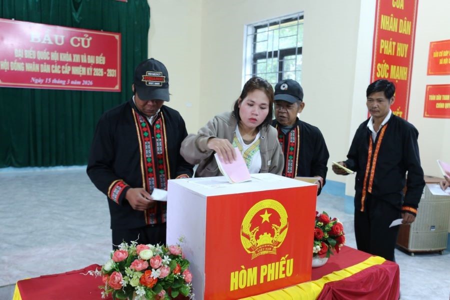 Hà Tĩnh: Đến 15 giờ, cử tri tham gia bỏ phiếu đạt 98,45%