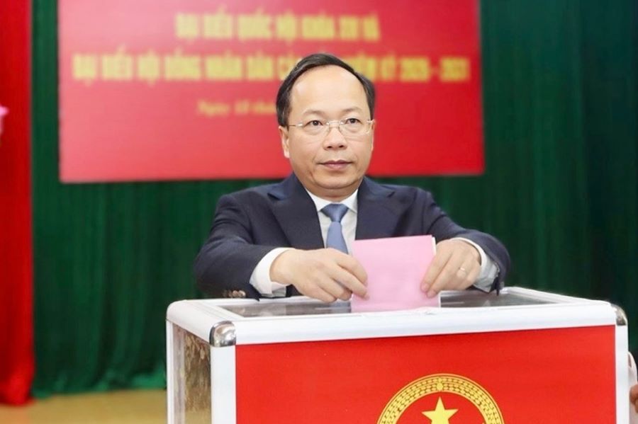 Bí thư Tỉnh ủy Hà Tĩnh Nguyễn Duy Lâm bỏ phiếu bầu tại khu vực bỏ phiếu số 10 - nhà văn hóa TDP 8, phường Thành Sen Bí thư Tỉnh ủy Hà Tĩnh Nguyễn Duy Lâm bỏ phiếu bầu tại khu vực bỏ phiếu số 10 - nhà văn hóa TDP 8, phường Thành Sen