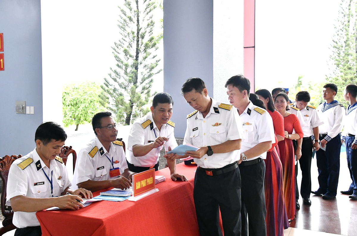 V&ugrave;ng 5 Hải qu&acirc;n đ&atilde; bầu cử sớm trước ng&agrave;y 15/3