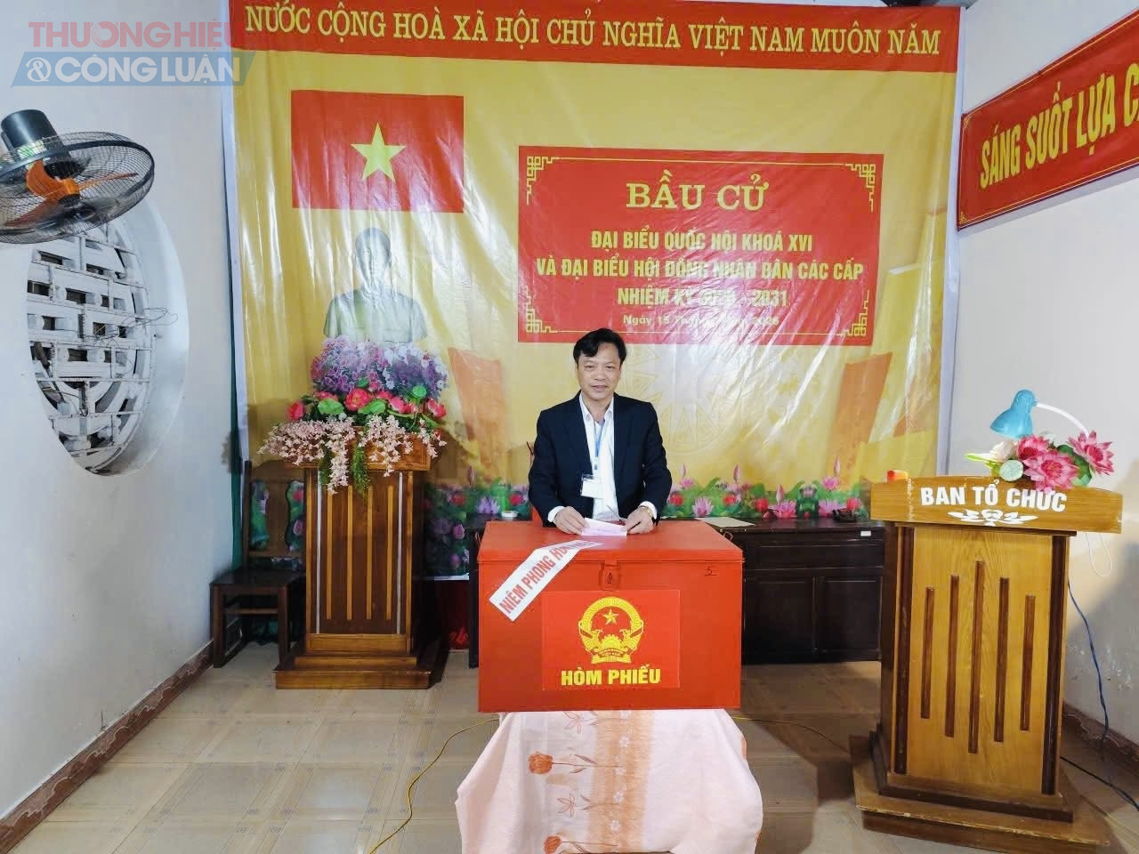 Không khí bầu cử diễn ra trang nghiêm, phấn khởi, thể hiện tinh thần trách nhiệm và niềm tin của người dân vào sự kiện chính trị quan trọng của đất nước. Không khí bầu cử diễn ra trang nghiêm, phấn khởi, thể hiện tinh thần trách nhiệm và niềm tin của người dân vào sự kiện chính trị quan trọng của đất nước.