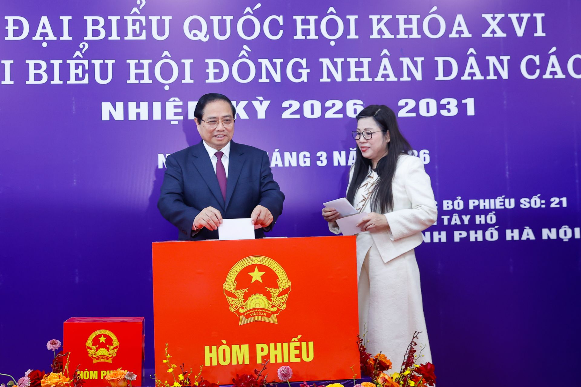 Thủ tướng Phạm Minh Chính cùng Phu nhân bỏ phiếu bầu đại biểu Quốc hội khóa XVI và HĐND các cấp nhiệm kỳ 2026-2031 - Ảnh: VGP/Nhật Bắc Thủ tướng Phạm Minh Chính cùng Phu nhân bỏ phiếu bầu đại biểu Quốc hội khóa XVI và HĐND các cấp nhiệm kỳ 2026-2031 - Ảnh: VGP/Nhật Bắc