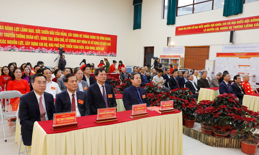 Các đại biểu dự lễ khai mạc bầu cử tại Tổ bầu cử số 13, tổ dân phố Tiền An 2. Các đại biểu dự lễ khai mạc bầu cử tại Tổ bầu cử số 13, tổ dân phố Tiền An 2.