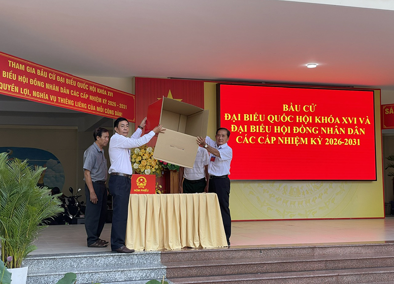 Kiểm tra hòm phiếu Kiểm tra hòm phiếu