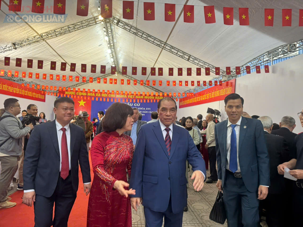 Ngày hội non sông 15/3: Cử tri Hà Nội nô nức đi bầu cử đại biểu Quốc hội khóa XVI và HĐND các cấp