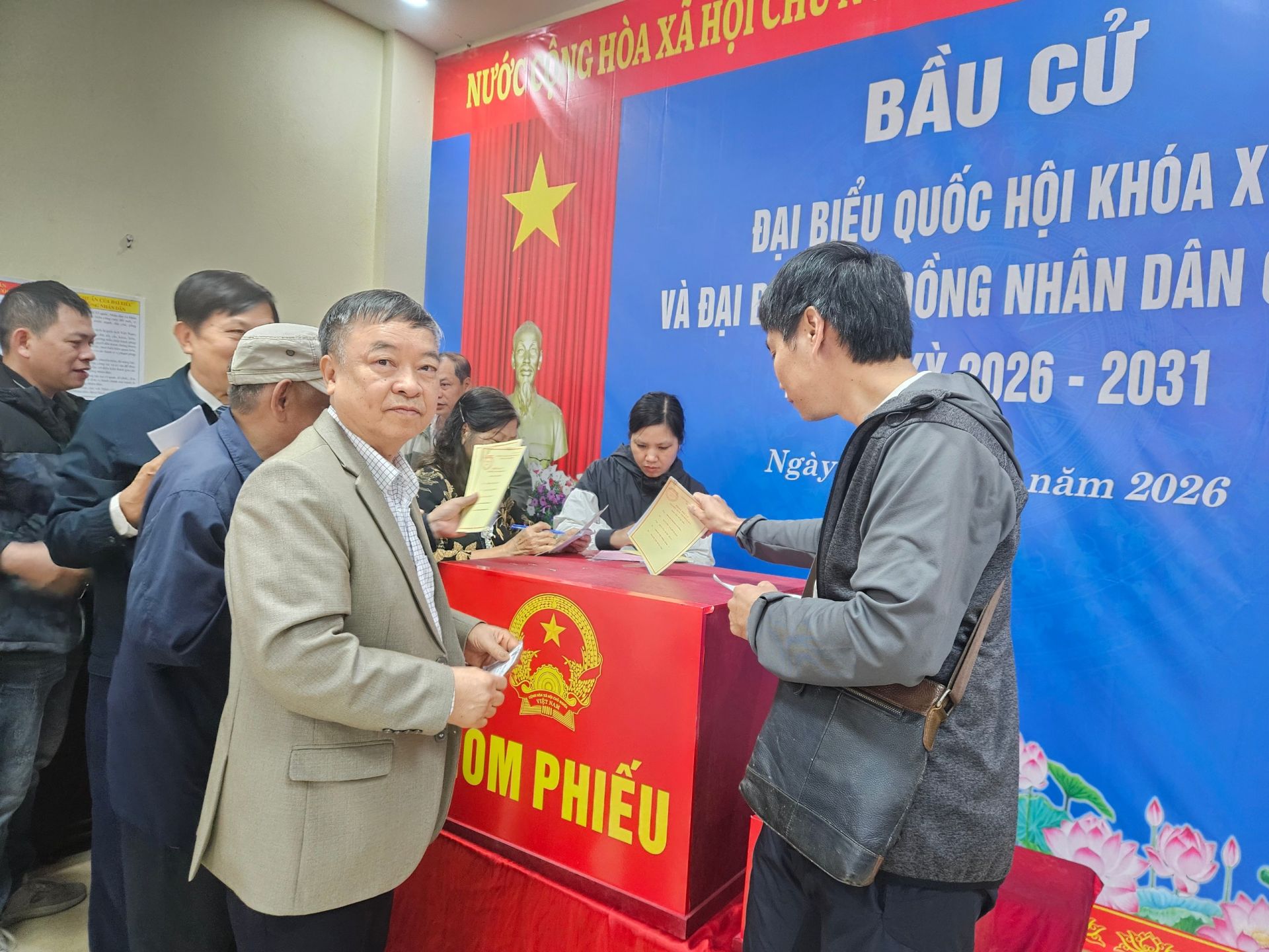 Ninh Bình: Cử tri phường Nam Định hân hoan trong Ngày hội bầu cử