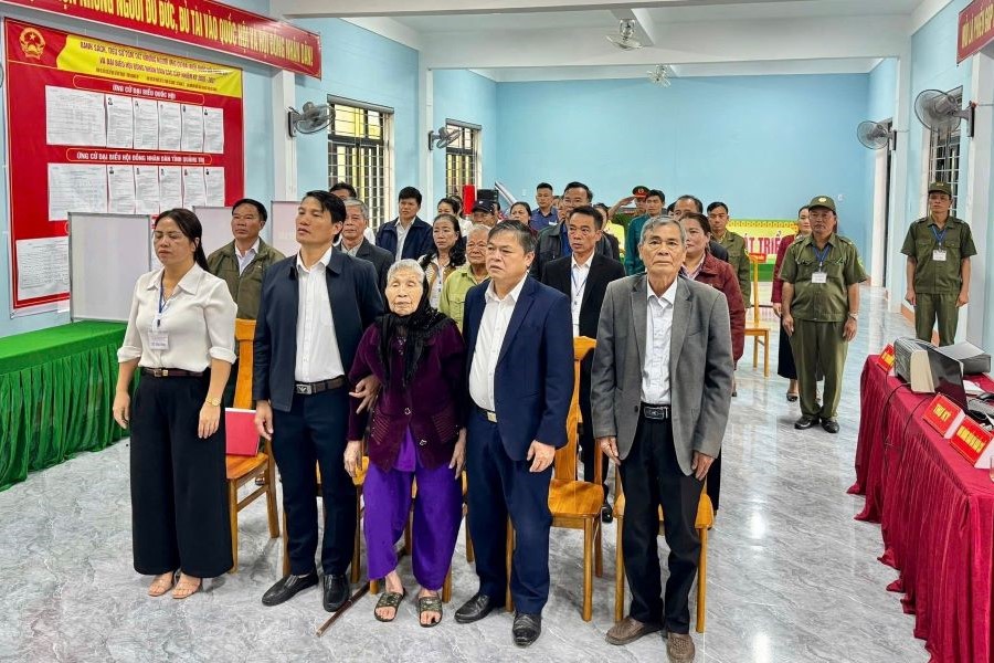 Bà Mẹ Việt Nam Anh hùng Đỗ Thị Điểm (ở giữa) tham dự lễ khai mạc bầu cử Bà Mẹ Việt Nam Anh hùng Đỗ Thị Điểm (ở giữa) tham dự lễ khai mạc bầu cử