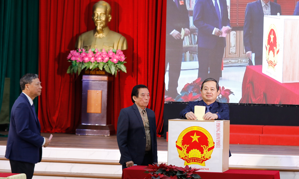 Chủ tịch UBND tỉnh Bắc Ninh Phạm Hoàng Sơn dự khai mạc bầu cử tại phường Kinh Bắc