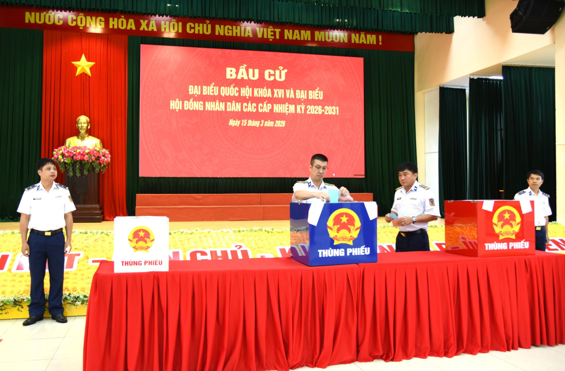 Cán bộ, chiến sĩ Vùng Cảnh sát biển 3 tham gia Ngày hội bầu cử của cử tri cả nước