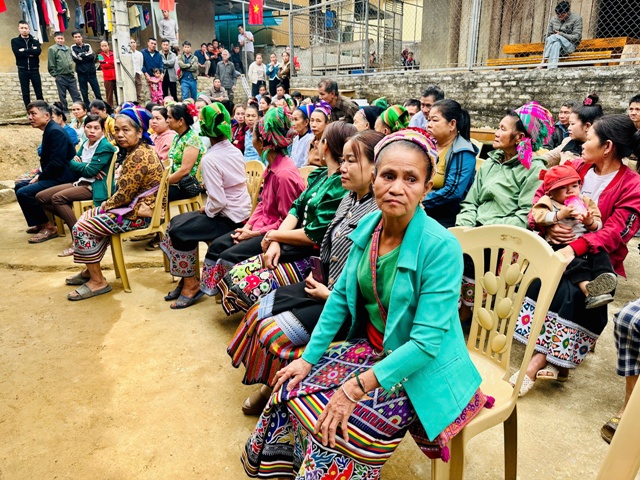 Không khí ngày bầu cử sôi nổi tại Nghệ An, nhiều khu vực đạt 100% cử tri đi bầu. Không khí ngày bầu cử sôi nổi tại Nghệ An, nhiều khu vực đạt 100% cử tri đi bầu.