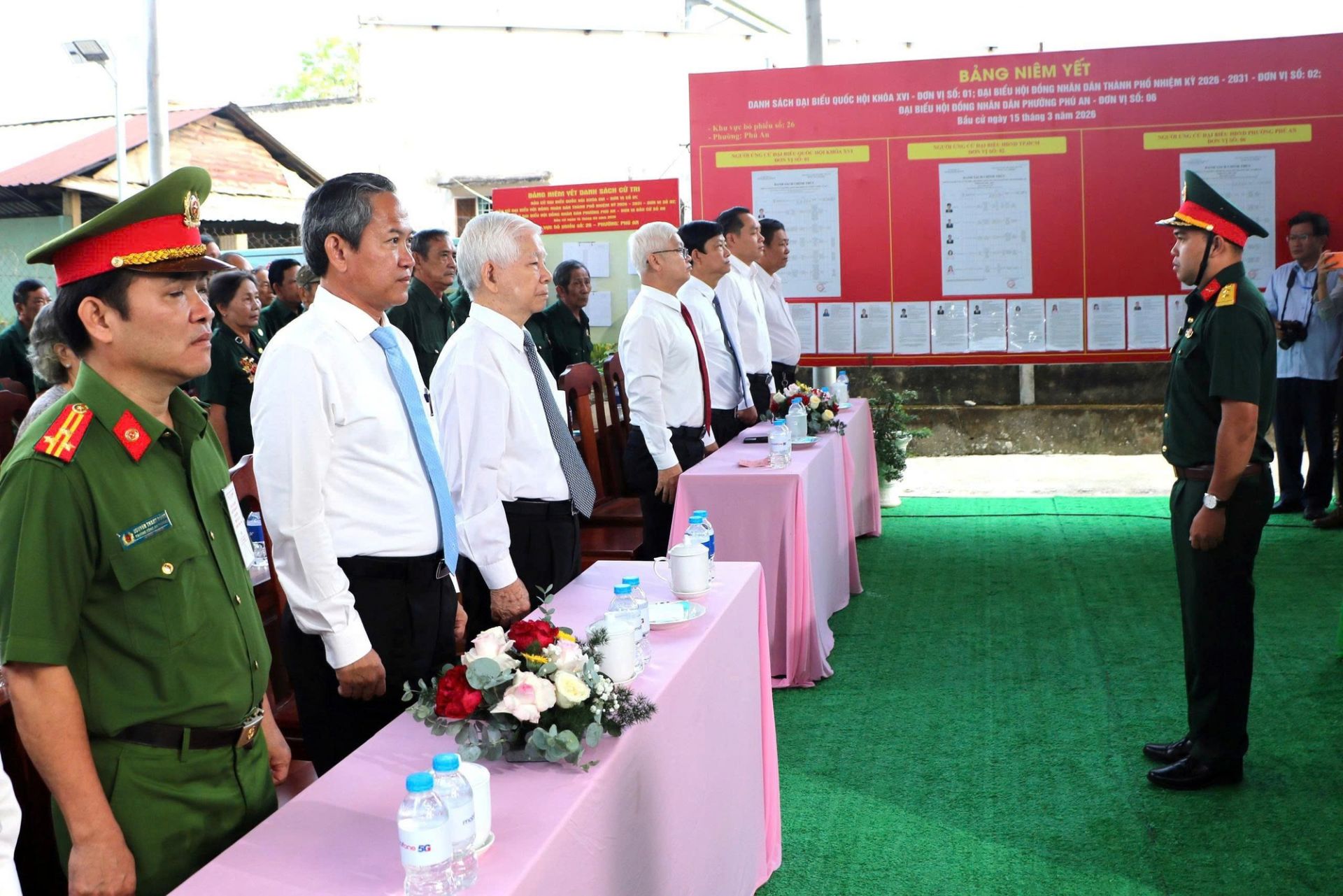 Nguy&ecirc;n Chủ tịch nước Nguyễn Minh Triết v&agrave; l&atilde;nh đạo TP. HCM tham dự khai mạc bỏ phiếu