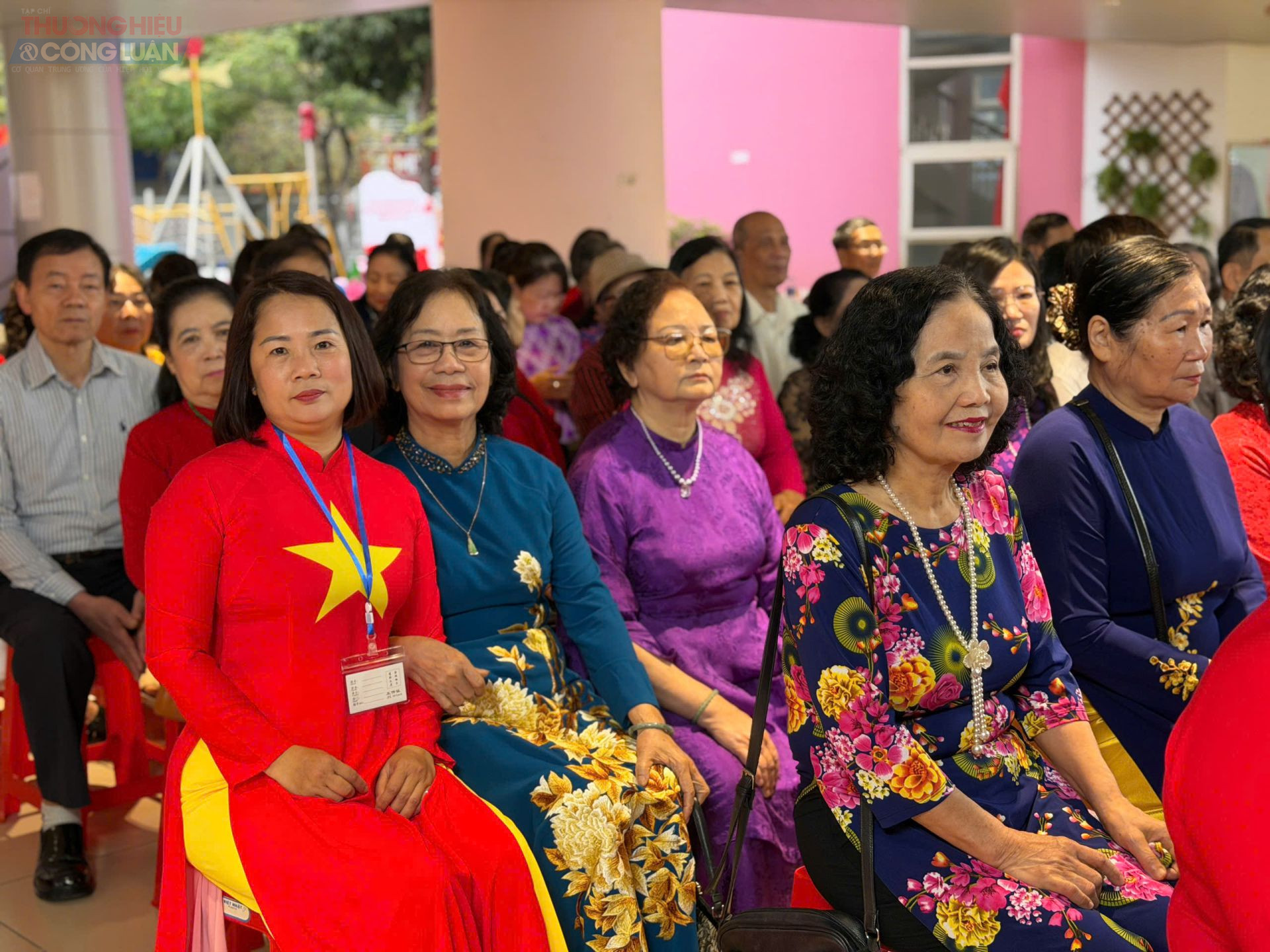 Cử tri phường Nghĩa Đô tham dự lễ khai mạc bầu cử tại khu vực bỏ phiếu số 23 sáng 15/3. Cử tri phường Nghĩa Đô tham dự lễ khai mạc bầu cử tại khu vực bỏ phiếu số 23 sáng 15/3.