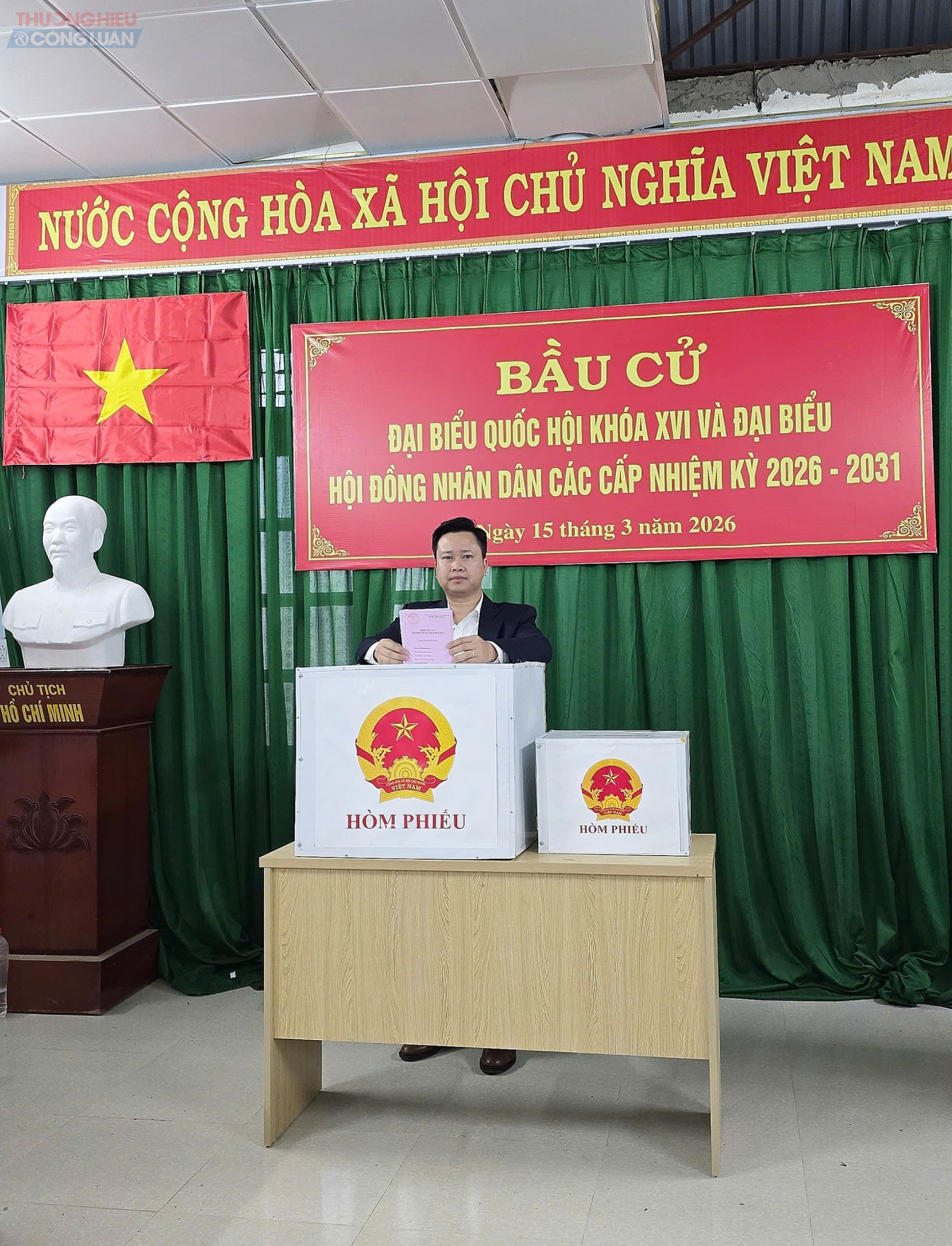 Cử tri thực hiện quyền và nghĩa vụ công dân, bỏ phiếu bầu đại biểu Quốc hội khóa XVI và đại biểu HĐND các cấp nhiệm kỳ 2026–2031 tại khu vực bỏ phiếu. Cử tri thực hiện quyền và nghĩa vụ công dân, bỏ phiếu bầu đại biểu Quốc hội khóa XVI và đại biểu HĐND các cấp nhiệm kỳ 2026–2031 tại khu vực bỏ phiếu.