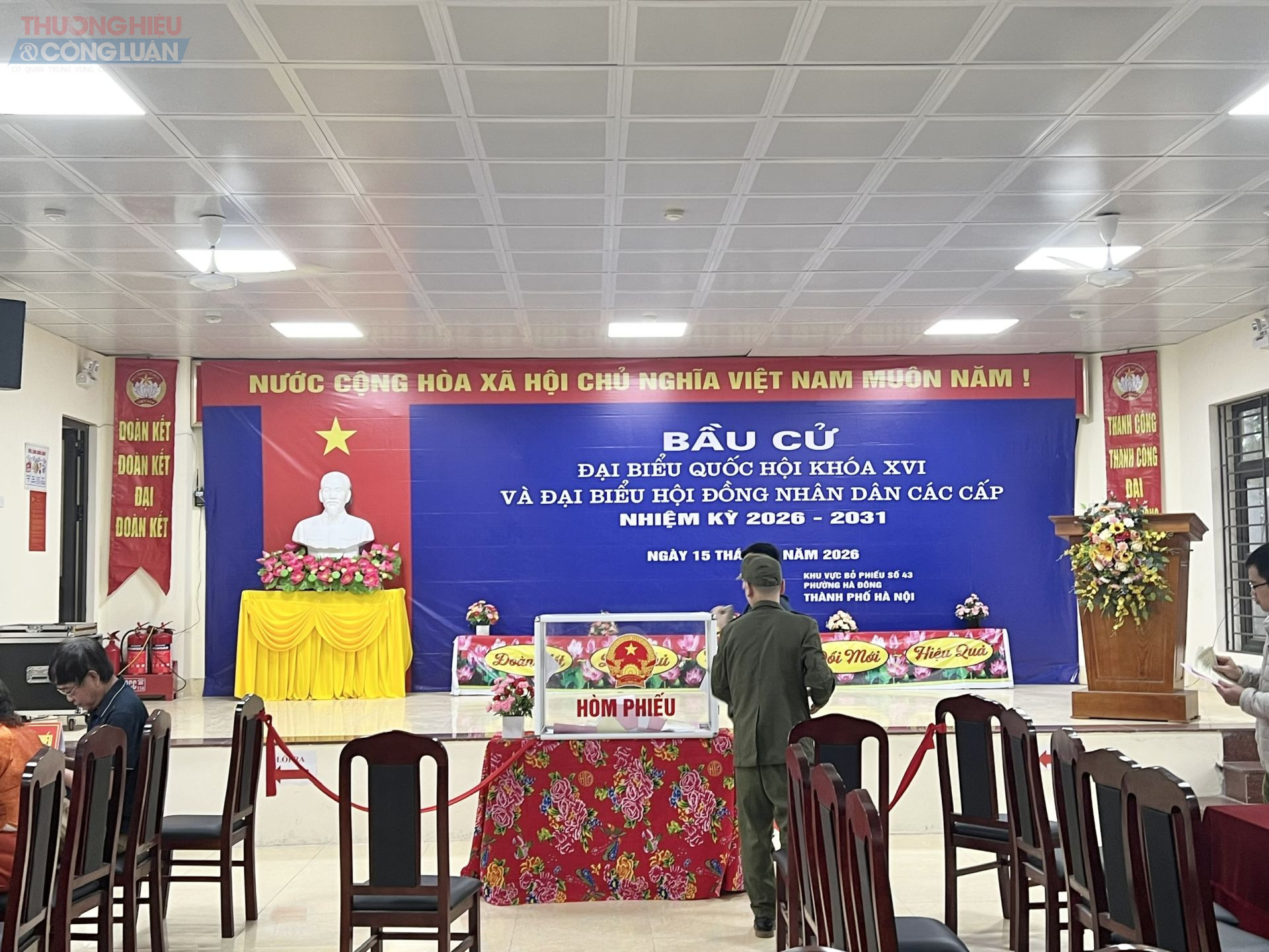 Khu vực hòm phiếu để cư tri lần lượt bỏ phiếu bầu cử đại biểu Quốc hội khóa XVI và đại biểu Hội đồng nhân dân các cấp nhiệm kỳ 2026-2031. Khu vực hòm phiếu để cư tri lần lượt bỏ phiếu bầu cử đại biểu Quốc hội khóa XVI và đại biểu Hội đồng nhân dân các cấp nhiệm kỳ 2026-2031.