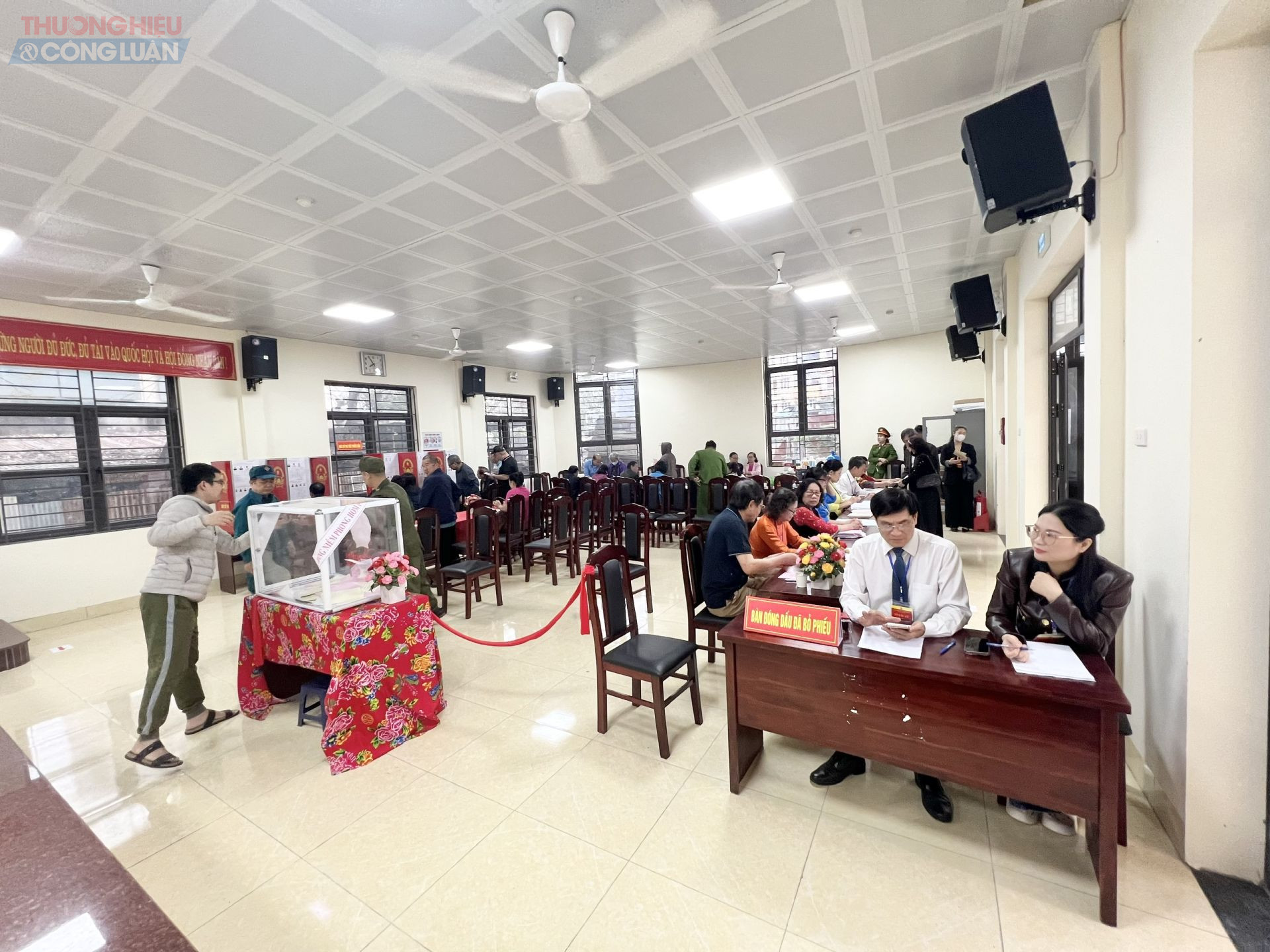 Khu vực đóng dấu đã bỏ phiếu Khu vực đóng dấu đã bỏ phiếu