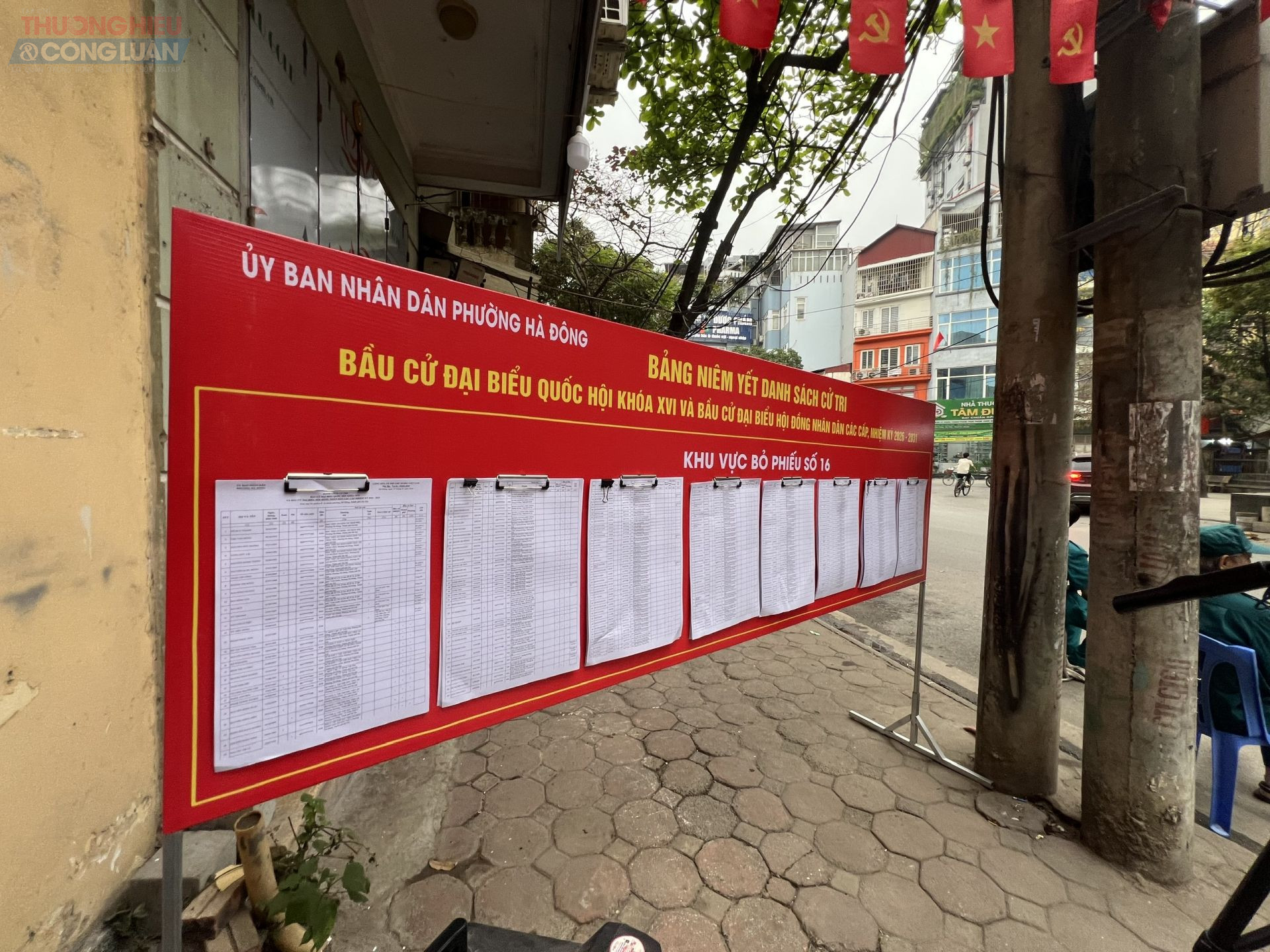 Bảng niêm yết danh sách cử tri bầu cử đại biểu Quốc hội khóa XVI và đại biểu Hội đồng nhân dân các cấp nhiệm kỳ 2026-2031. Bảng niêm yết danh sách cử tri bầu cử đại biểu Quốc hội khóa XVI và đại biểu Hội đồng nhân dân các cấp nhiệm kỳ 2026-2031.