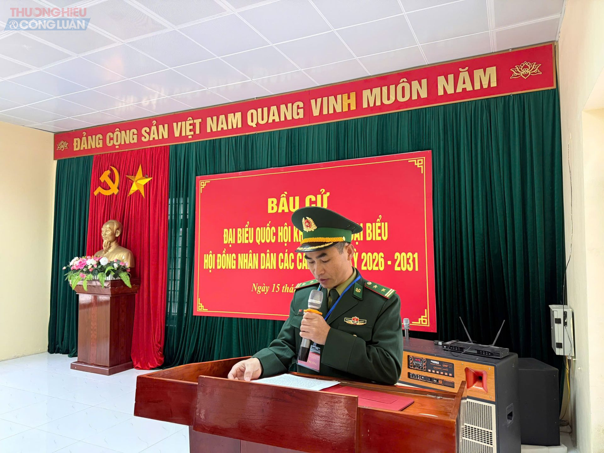 Đại diện tổ bầu cử điều hành phiên khai mạc và phổ biến quy định bỏ phiếu tại điểm bầu cử xã Mẫu Sơn. Đại diện tổ bầu cử điều hành phiên khai mạc và phổ biến quy định bỏ phiếu tại điểm bầu cử xã Mẫu Sơn.