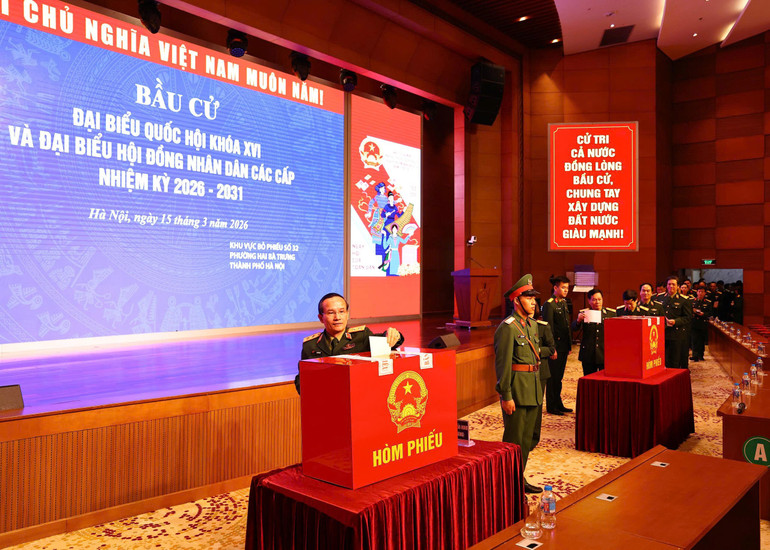 Trung tướng Lê Hữu Song, Giám đốc Bệnh viện Trung ương Quân đội 108 bỏ phiếu bầu cử Trung tướng Lê Hữu Song, Giám đốc Bệnh viện Trung ương Quân đội 108 bỏ phiếu bầu cử